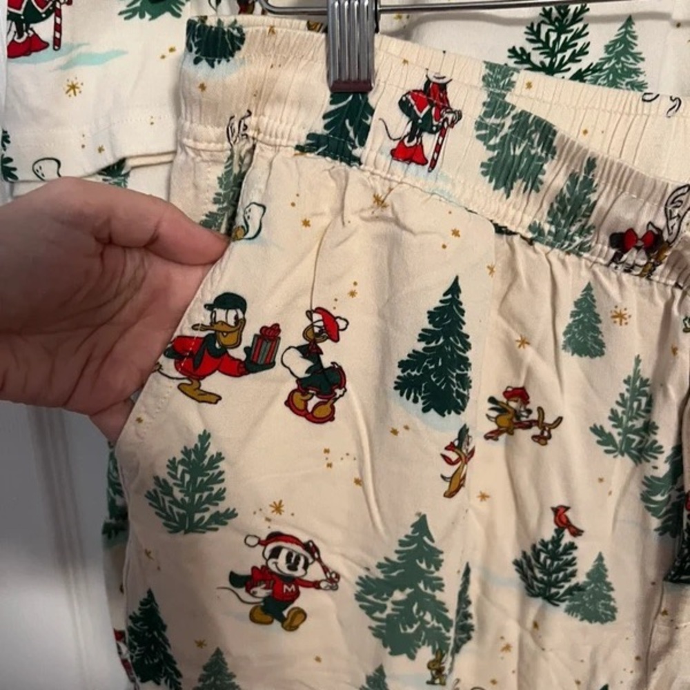 Kids Cream Holiday Tree & Character Print Pajama Set - Picture 4 of 5